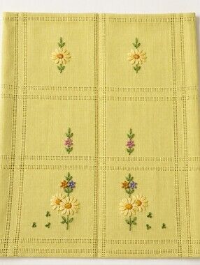 Embroidered Daisy Cloth - Pale Yellow